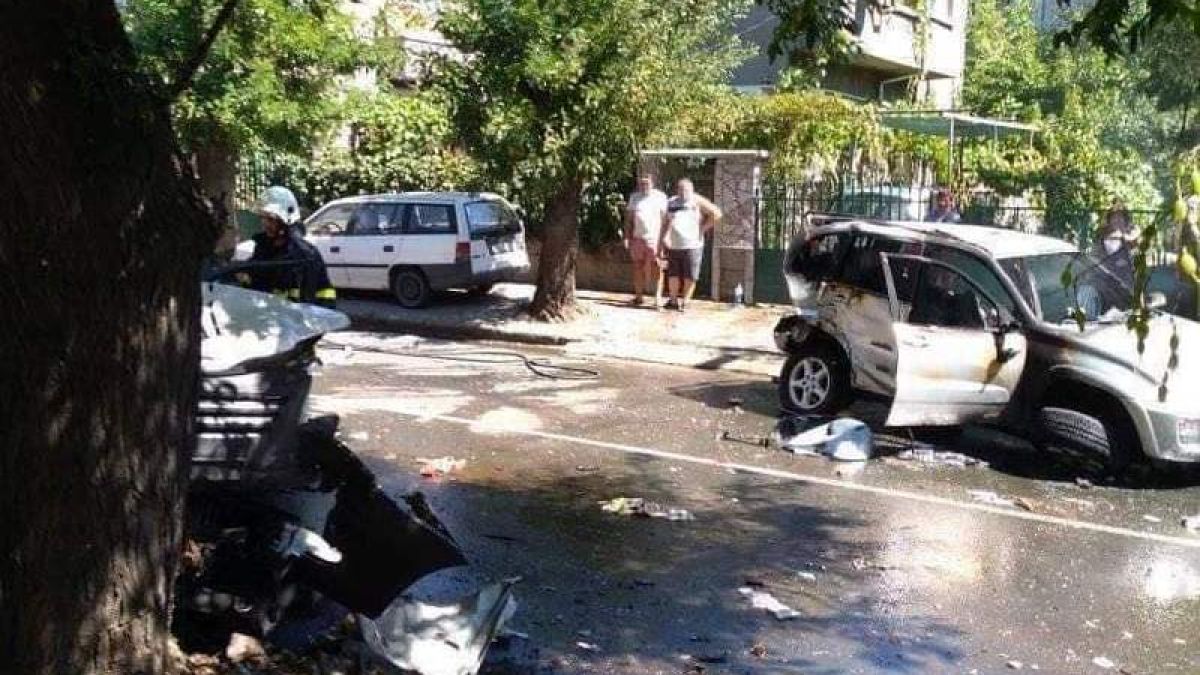 Кошмар в Айтос: Млада жена е изгоряла жива, друга е премазана от удара на камиона СНИМКИ