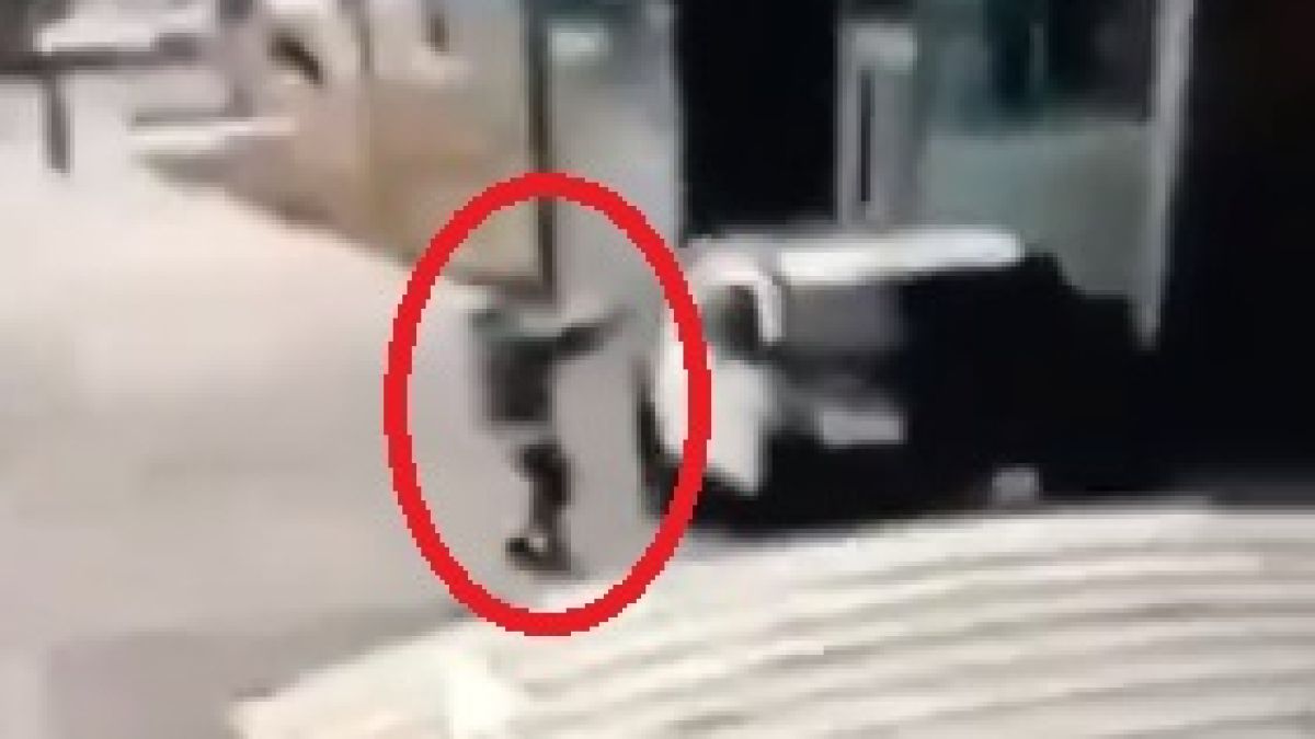 Хванаха на ВИДЕО 18+ как прострелват от засада двама зам.-шерифи в Лос Анджелис 