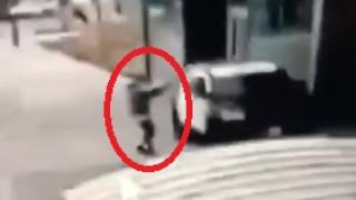 Хванаха на ВИДЕО 18+ как прострелват от засада двама зам.-шерифи в Лос Анджелис 