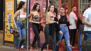 Брутална нощ на разврат на Острова преди новата карантина СНИМКИ 18+
