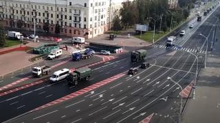 Танковете дойдоха в Минск ВИДЕО