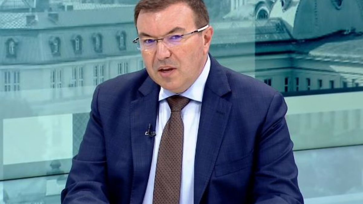 Здравният министър с мрачна К-19 прогноза на старта на учебната година 