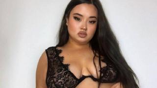 Плюс сайз моделка публикува секси СНИМКИ 18+ и показа на всички как се прави 