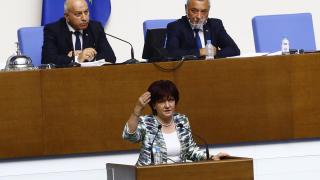 Извънредно! БСП поиска оставката на шефката на парламента