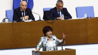 Гръмна страшен скандал в НС! Караянчева отвърна на БСП и разобличи Манолова