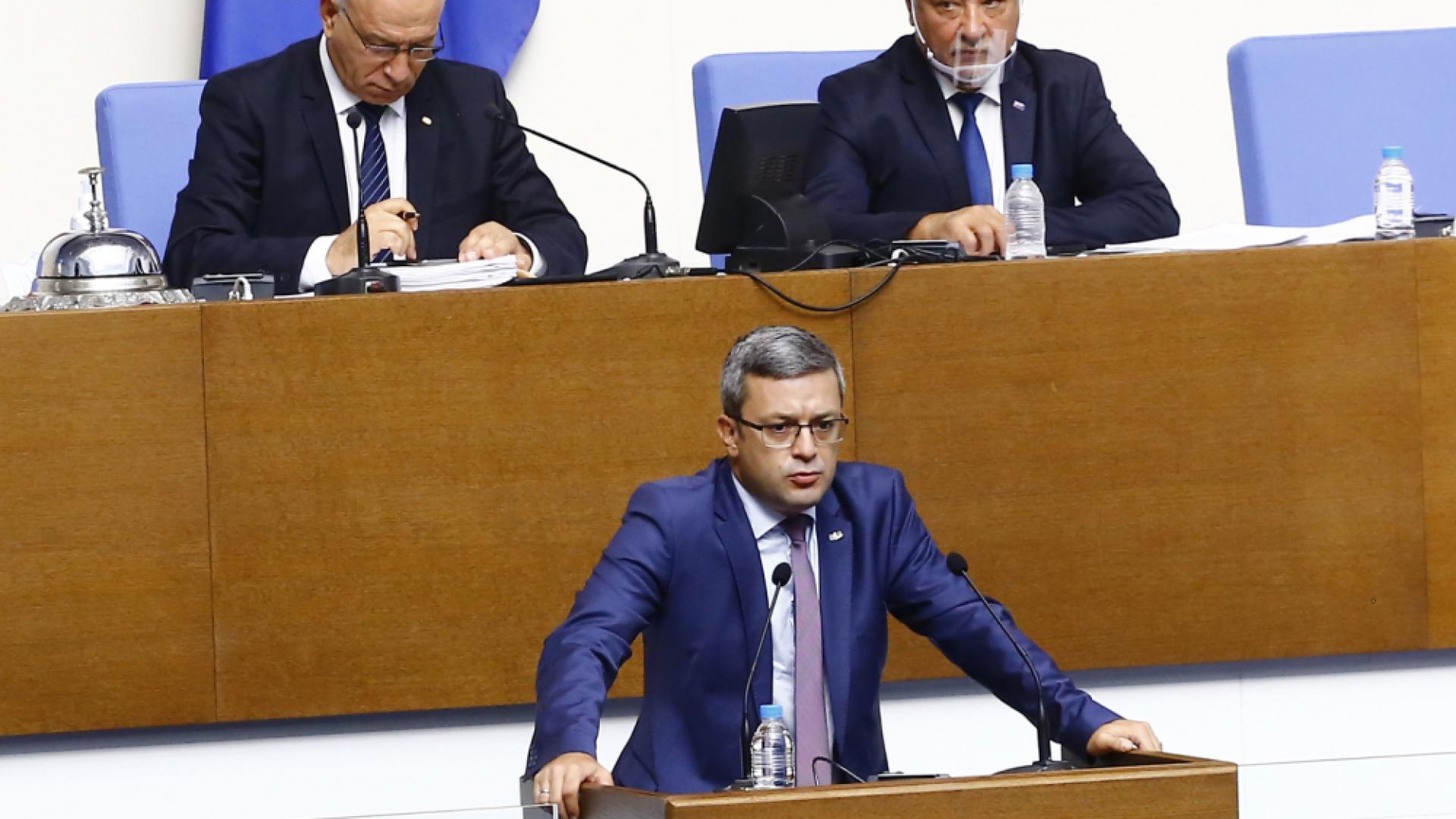 Жега в парламента: 24 май вече няма да е Ден на славянската писменост! 