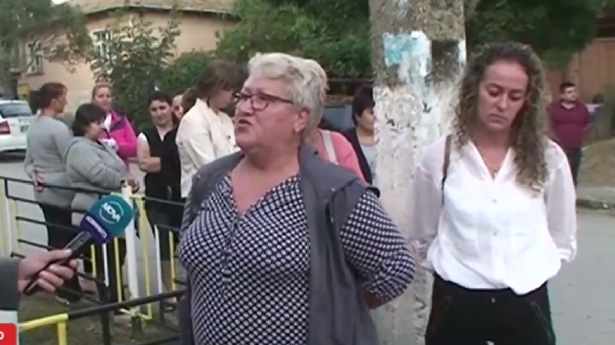 Училище в България остана празно, родителите не пускат децата ВИДЕО