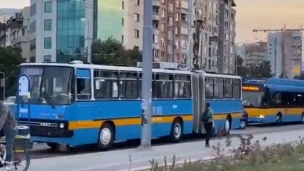 Първо ВИДЕО от кошмарния инцидент с жената, блъсната от тролей 
