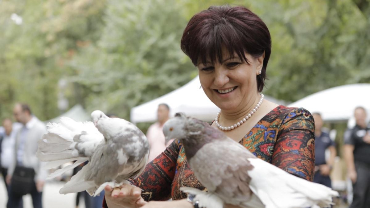 Само в БЛИЦ: Уникална СНИМКА на Цвета Караянчева взриви мрежата 