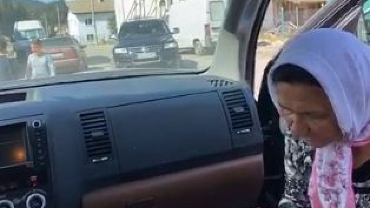 Борисов показа телефона си на копчета, а причината е скандална ВИДЕО