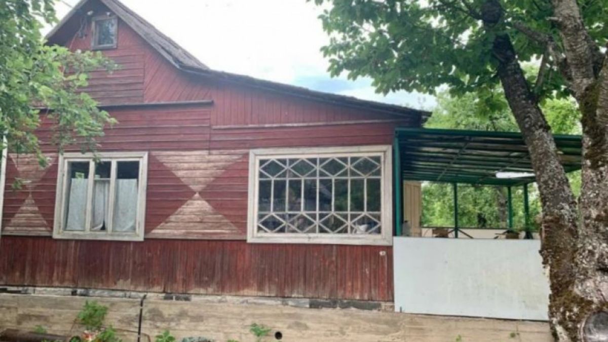 Младо момиче превърна стара селска къща в уютен дом СНИМКИ