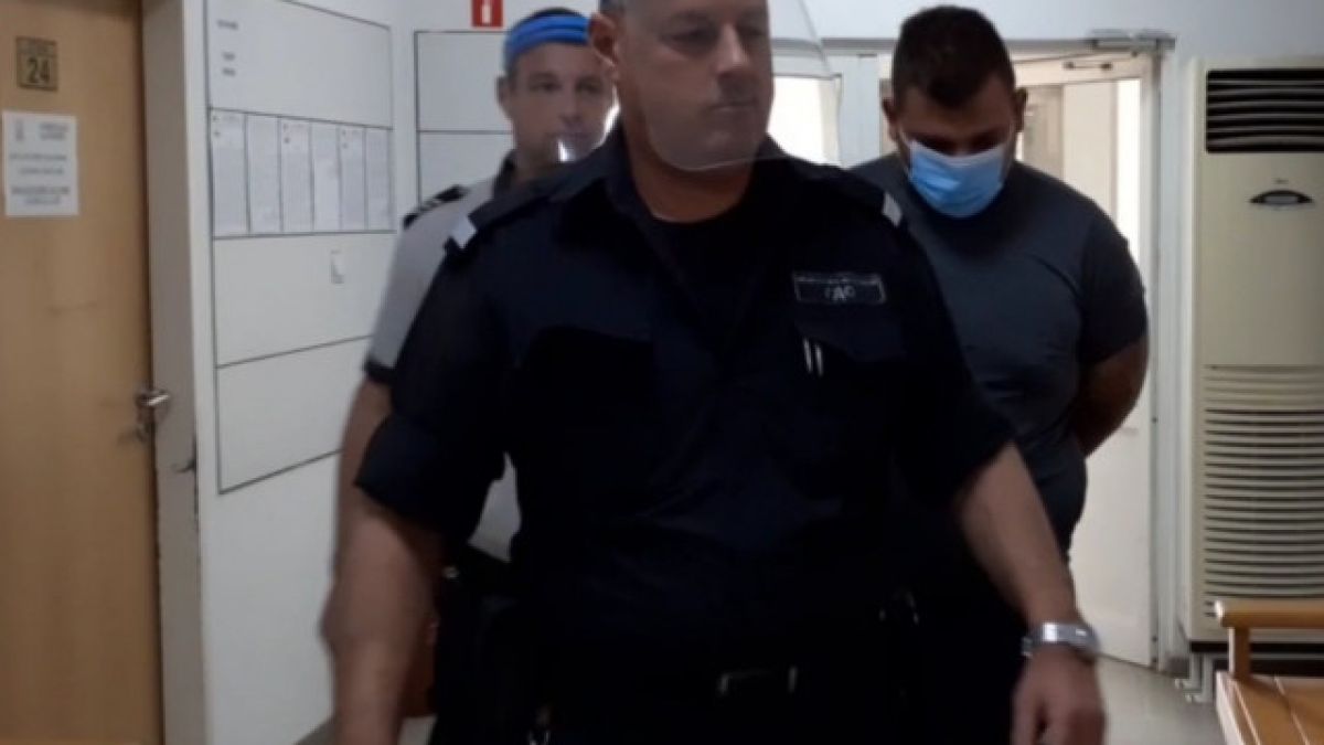 Първи СНИМКИ на окования Любомир, ликвидирал 21-г. богата арендаторка Красимира 