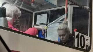Спипаха Албена Вулева и майка ѝ в страшна издънка в трамвая СНИМКА