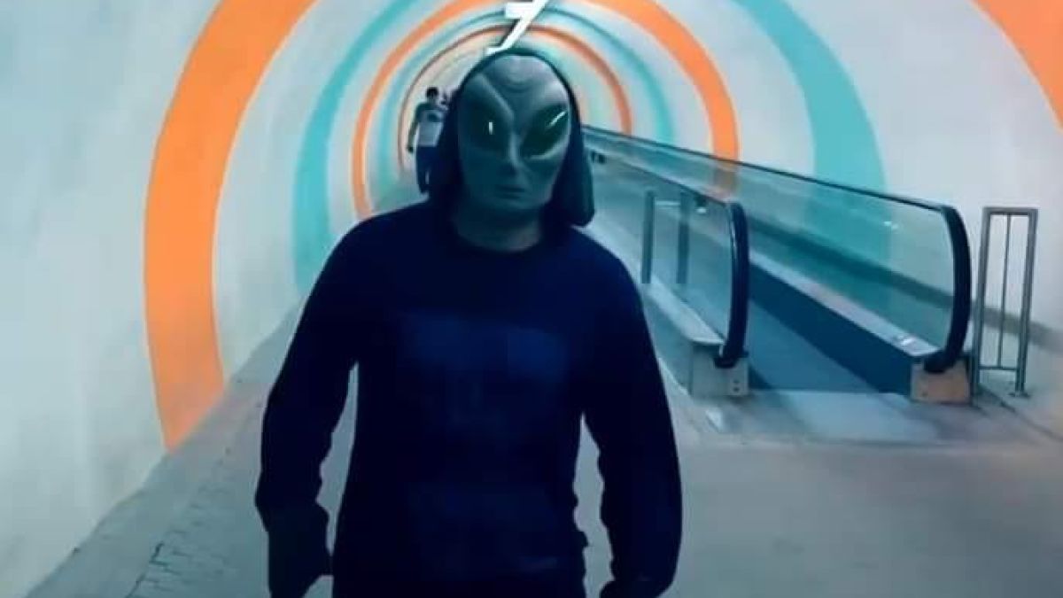 Ужасяваща гледка в метрото в "Дружба": Идват да ни поробят ли? СНИМКА