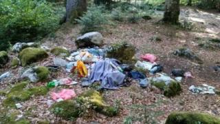Възмутен турист показа голяма свинщина след пикник край Рилския манастир СНИМКИ
