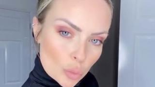 Вечно млада: 40-годишна жена с шест деца беше сбъркана с приятелката на сина си СНИМКИ