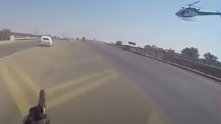 Зрелищни ВИДЕА: Бесен екшън с полицейска гонка със стрелба  