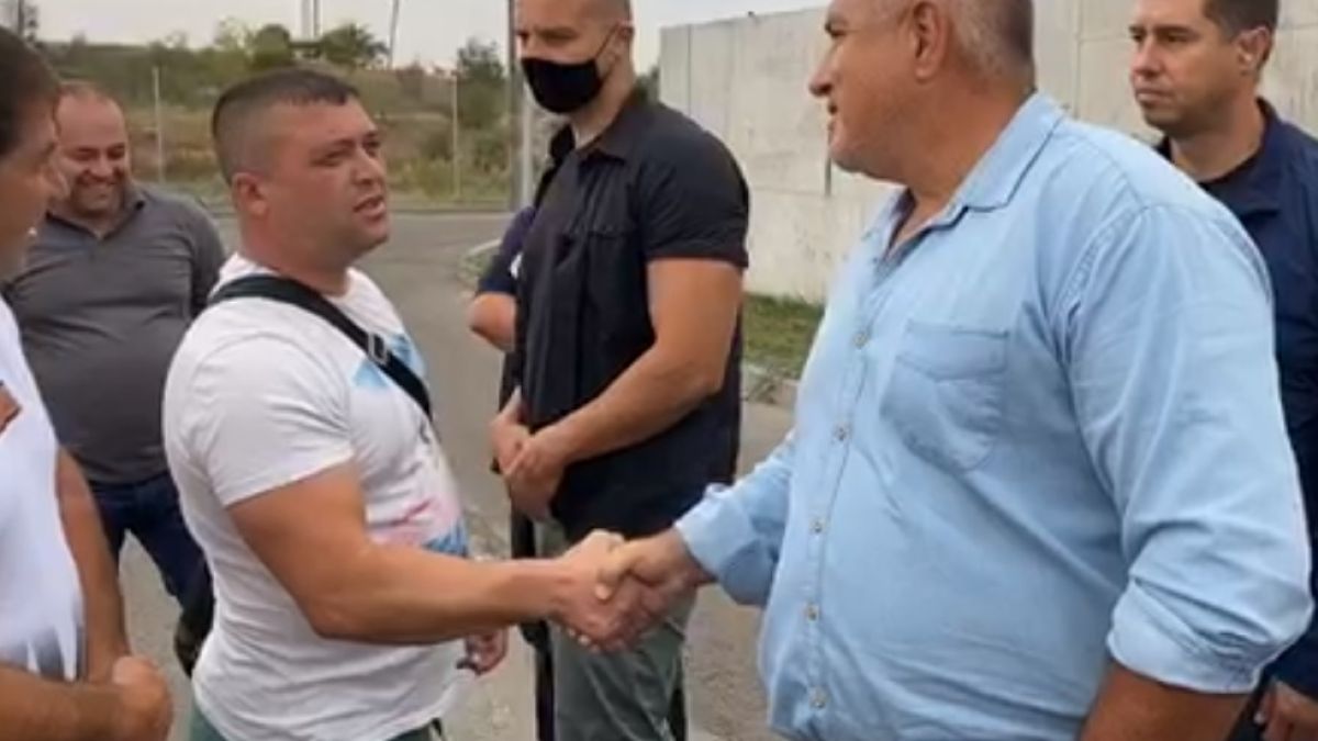 Борисов към младо момче: Ти си дърт вампир! ВИДЕО