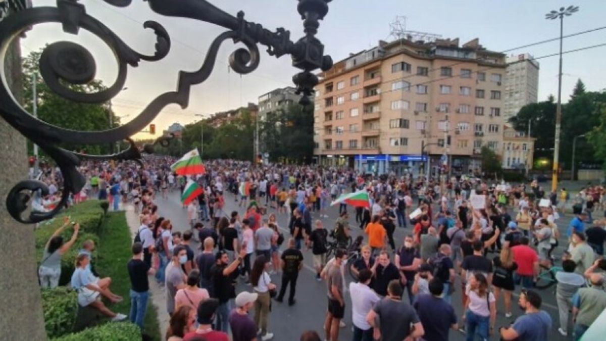 Протестиращи пак блокираха "Орлов мост", движението е пренасочено  