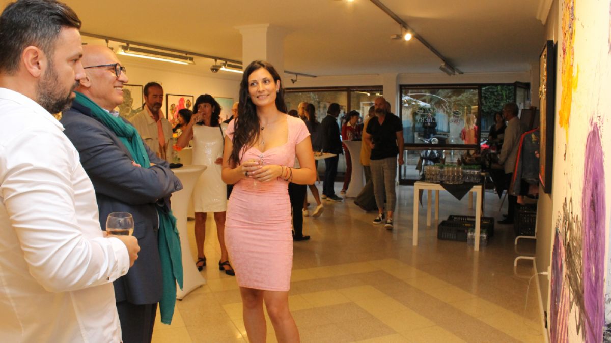 Mishel art gallery изненада родния елит с изисканите вина на Face to Face