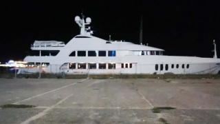 Плаващ дворец шашардиса варненци - кой мегабогаташ акостира в пристанището? СНИМКИ