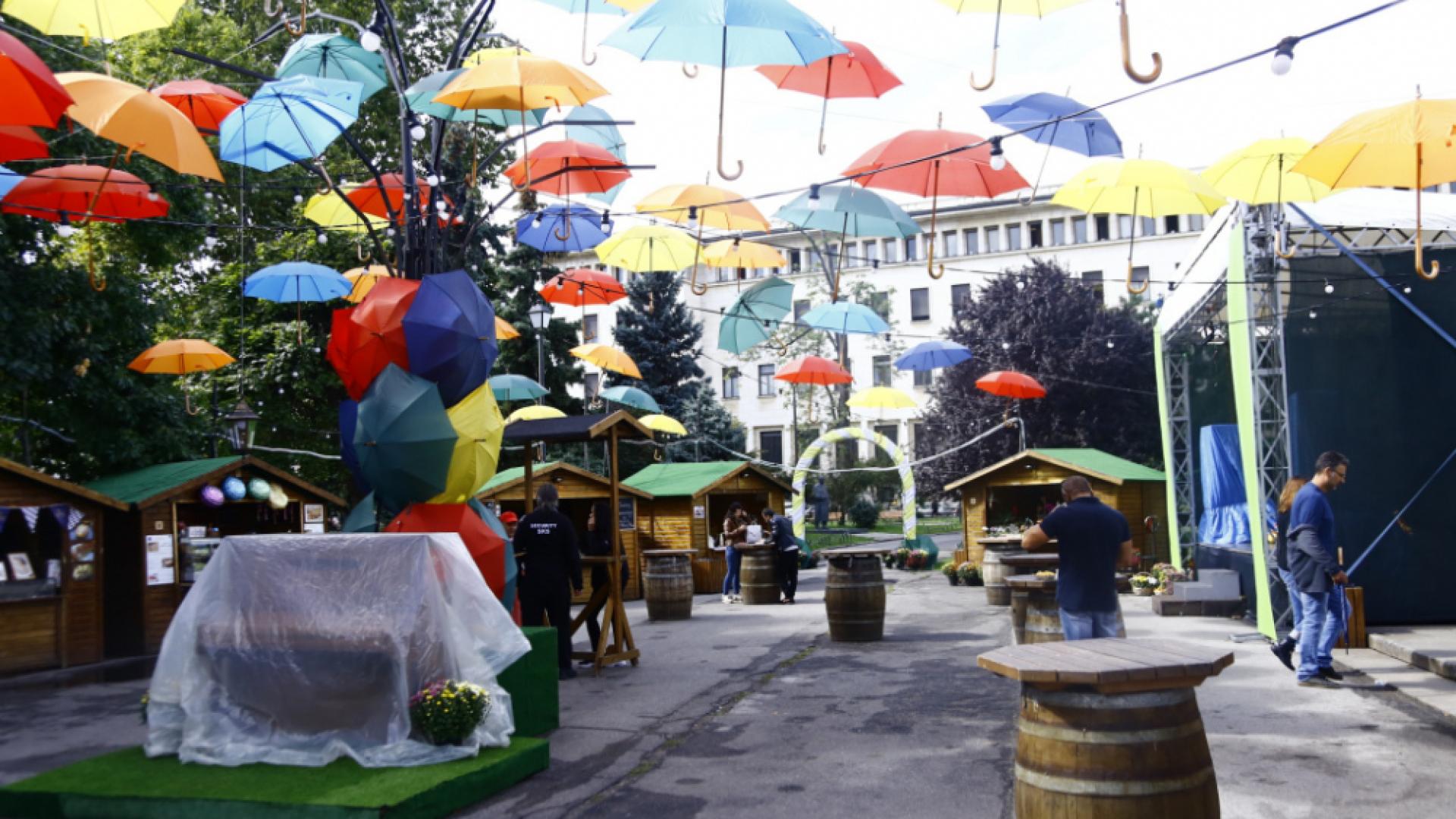 Фоторепортаж в БЛИЦ: Традиционният немски пролетен базар в София посреща първите си посетители