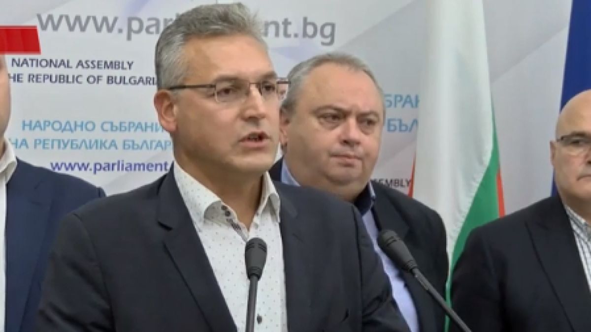 Извънредно! Шестима депутати се отцепиха от БСП