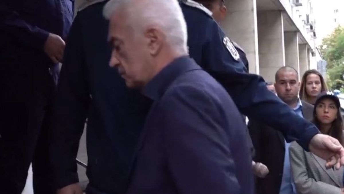 Волен Сидеров привикан в СДВР, взимат му отпечатъци