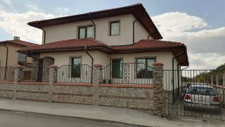 Пред палата на авер на Митьо Очите в Каменар ври и кипи СНИМКИ  