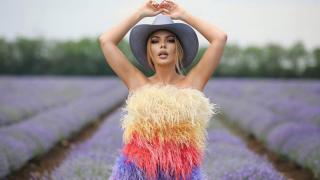 Никога не сте виждали Галена така! Певицата шокира с визията и поведението си ВИДЕО