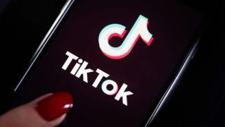 Танц в TikTok вкара майка и дъщеря в затвора за 6 години