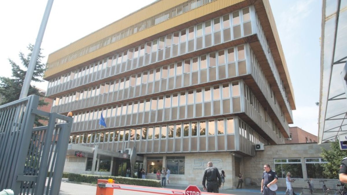 Бум на заразени в БНР, правят интервюта по телефона 