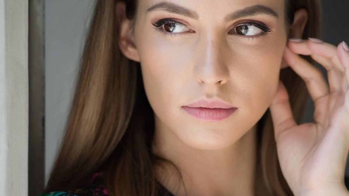 Звезда от "Откраднат живот" лъсна по долни гащи пред... СНИМКА 18+