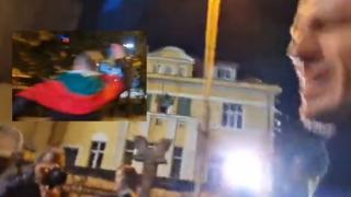 Извънредно! Протестиращи издебнаха политолога Стойчо Стойчев след участието му в "Панорама" и стана страшно ВИДЕО