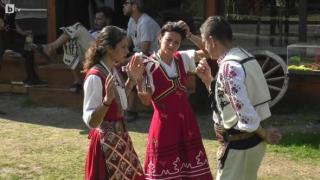 Горещо! Първи секс във "Фермата"? СНИМКИ