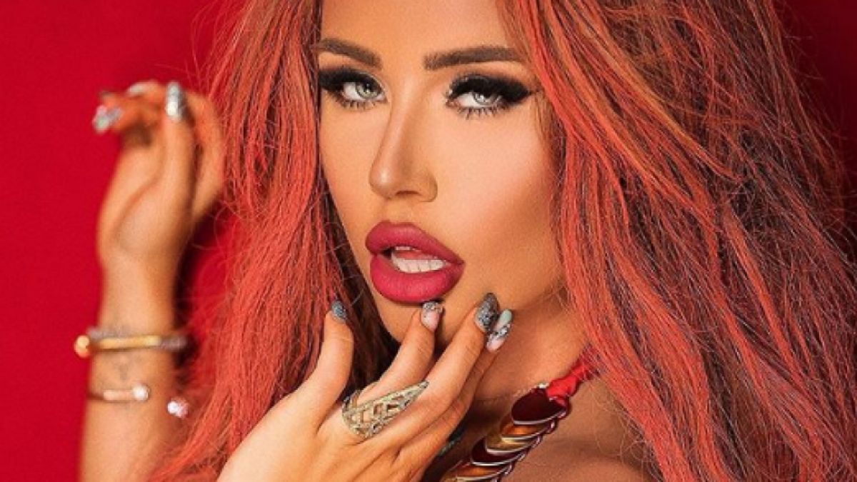 Гери-Никол секна дъха с прозрачен сутиен след раздялата ВИДЕО 18+