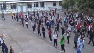 Училище от Ямбол върна практика от миналия век ВИДЕО 