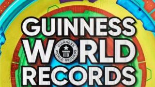 Италианец направи невъзможното: Взе 125 топки и ги пъхна в ... СНИМКА