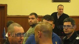 Не е за вярване с какво се занимават двама от хората на Митьо Очите 
