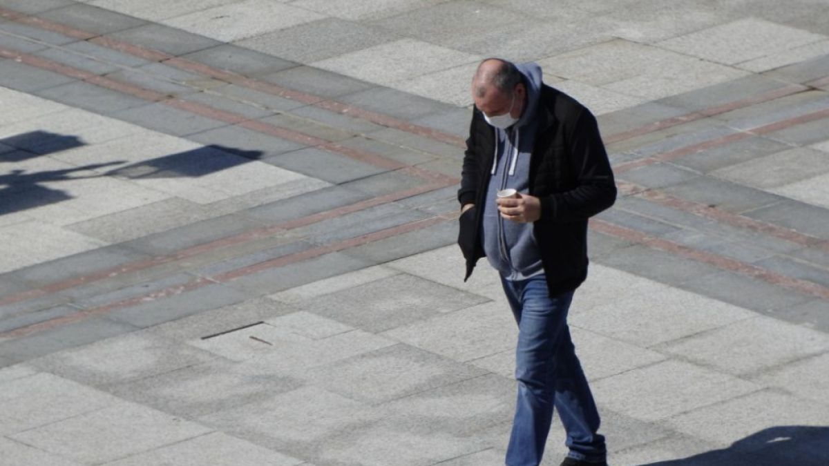 Започна се: Връщат маските на открито в голям областен град