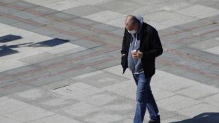 Започна се: Връщат маските на открито в голям областен град