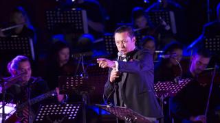 Васил Петров „взриви“ зала България 