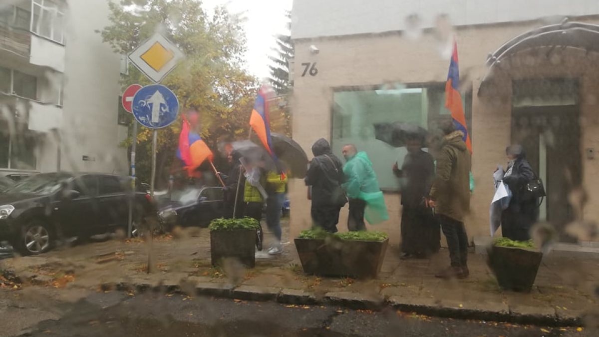 Извънредно в БЛИЦ! Жандармерия заварди столичния квартал „Изток“! СНИМКИ