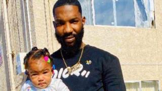 Изрод: Баща остави малката си дъщеря да умре в нажежена кола, за да не плаща счупено стъкло 