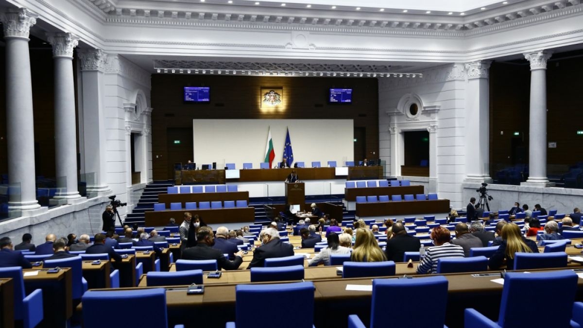 Задава се горещ ден в парламента