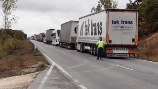Ето какво е направил шофьорът на буса секунди преди адския сблъсък с три трупа до Лесово