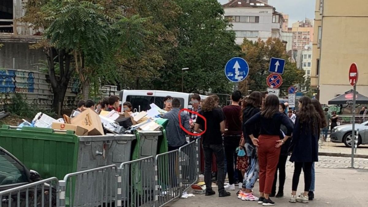Скандал: Учители от Немската в София възмутиха учениците с това, което направиха СНИМКИ