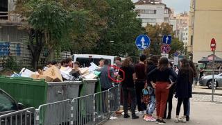 Скандал: Учители от Немската в София възмутиха учениците с това, което направиха СНИМКИ