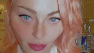 Мадона втрещи феновете си със зловещо СЕЛФИ 