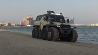 Блондинка тества най-бруталния руски всъдеход "Шаман 8x8" в Дубай ВИДЕО